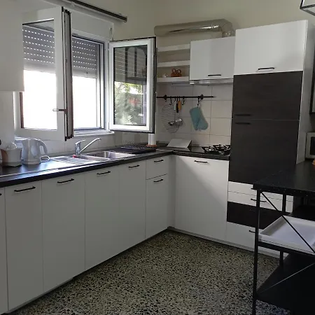 το διαμερισμα τησ μαιρησ Or Mary's Appartement